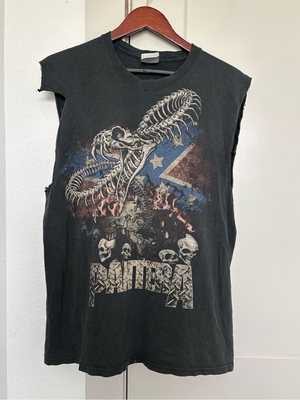 VINTAGE 2008 PANTERA KICKIN UP DUST GRAPHIC CUT OFF TSHIRT MENS LARGE